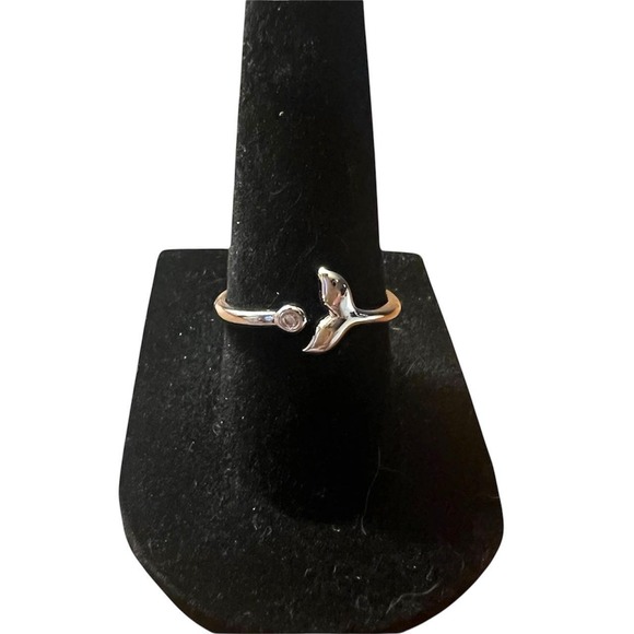 Jewelry - Silver toned minimalist whale tail ring - adjustable